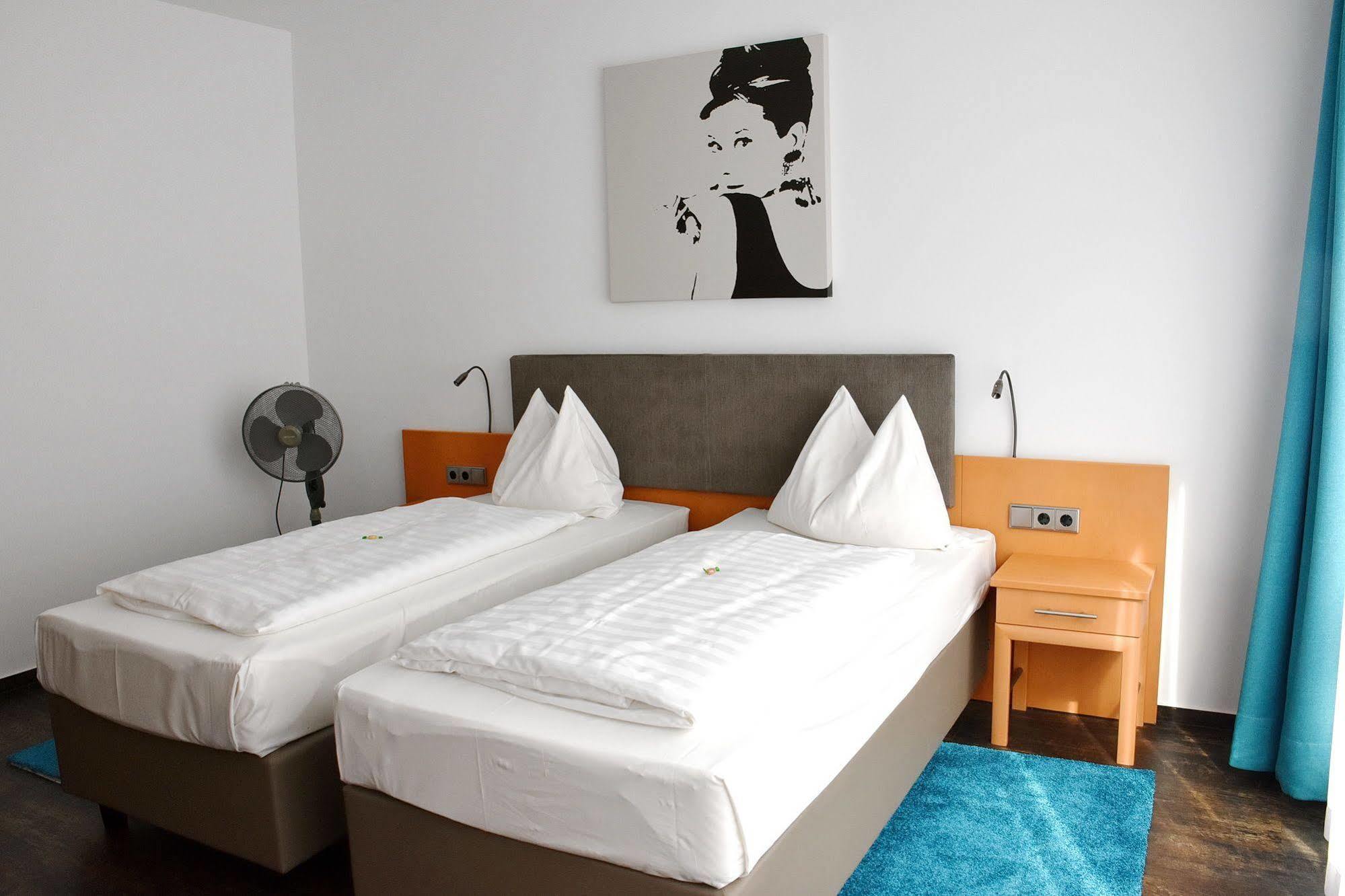 Koncept Hotel Benedikt ジークブルク エクステリア 写真
